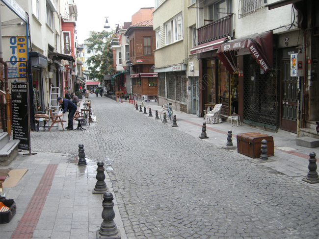Kadıköy Antikacılar Sokağı