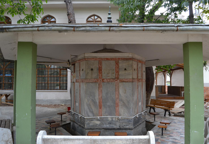 Tüccarbaşı Böcekli Mosque